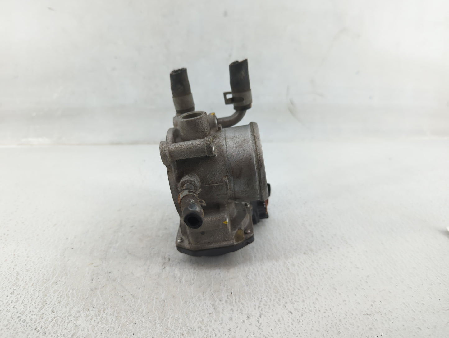 2012-2019 Hyundai Accent Throttle Body P/N:35100-2B300 Fits Fits 2012 2013 2014 2015 2016 2017 2018 2019 OEM Used Auto Parts
