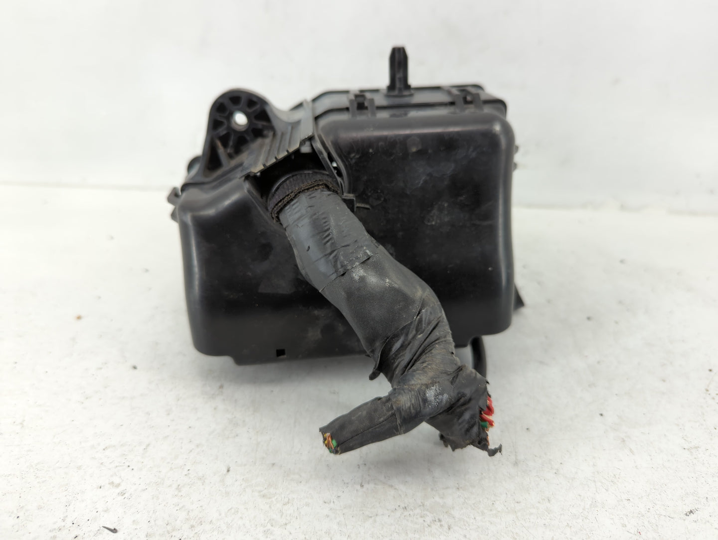 2015-2017 Hyundai Accent Fusebox Fuse Box Panel Relay Module P/N:91420-1R500 Fits Fits 2015 2016 2017 OEM Used Auto Parts - 