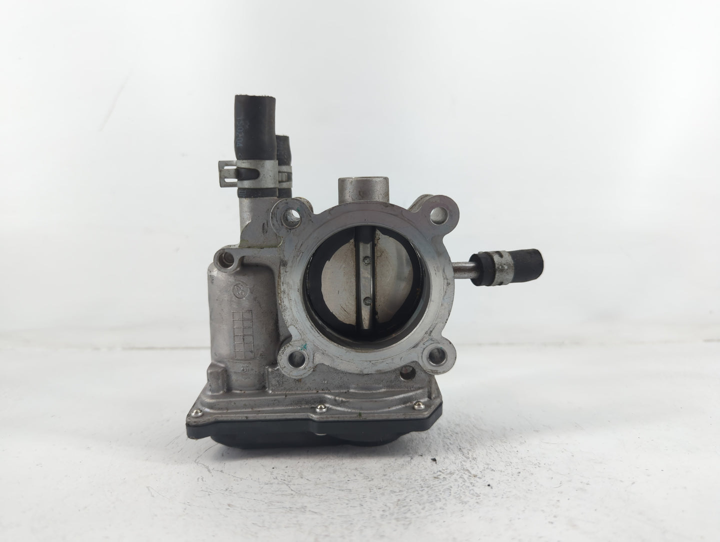 2012-2019 Hyundai Accent Throttle Body P/N:35100-2B300 Fits Fits 2012 2013 2014 2015 2016 2017 2018 2019 OEM Used Auto Parts