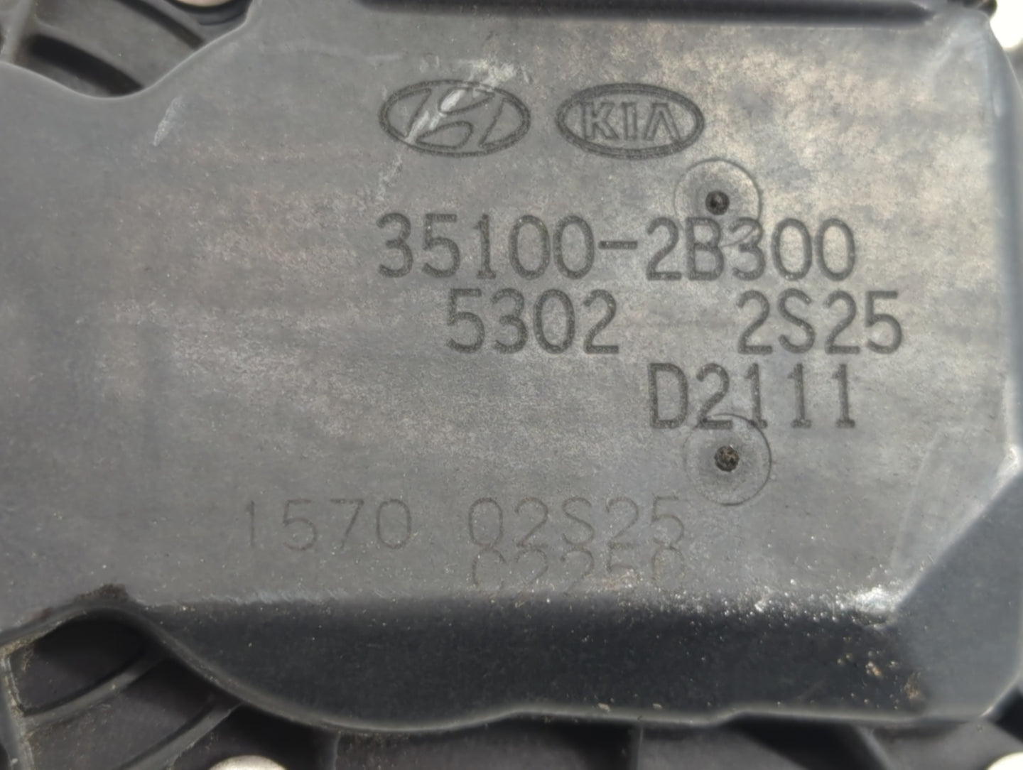 2012-2019 Hyundai Accent Throttle Body P/N:35100-2B300 Fits Fits 2012 2013 2014 2015 2016 2017 2018 2019 OEM Used Auto Parts