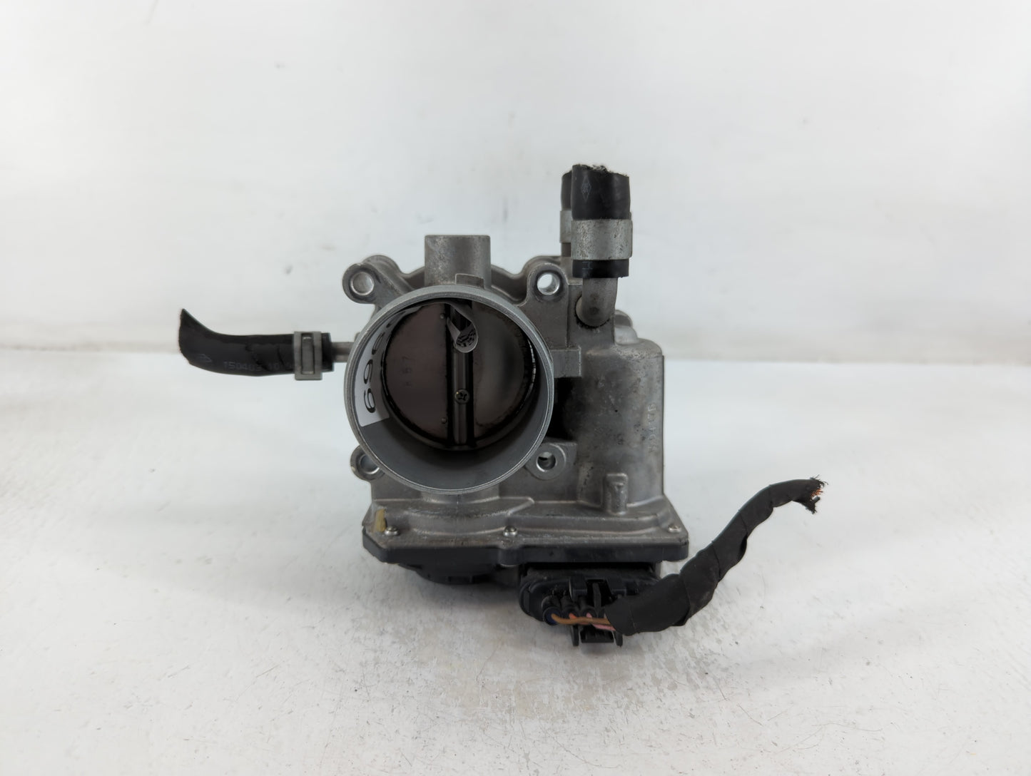 2012-2019 Hyundai Accent Throttle Body P/N:35100-2B300 Fits Fits 2012 2013 2014 2015 2016 2017 2018 2019 OEM Used Auto Parts