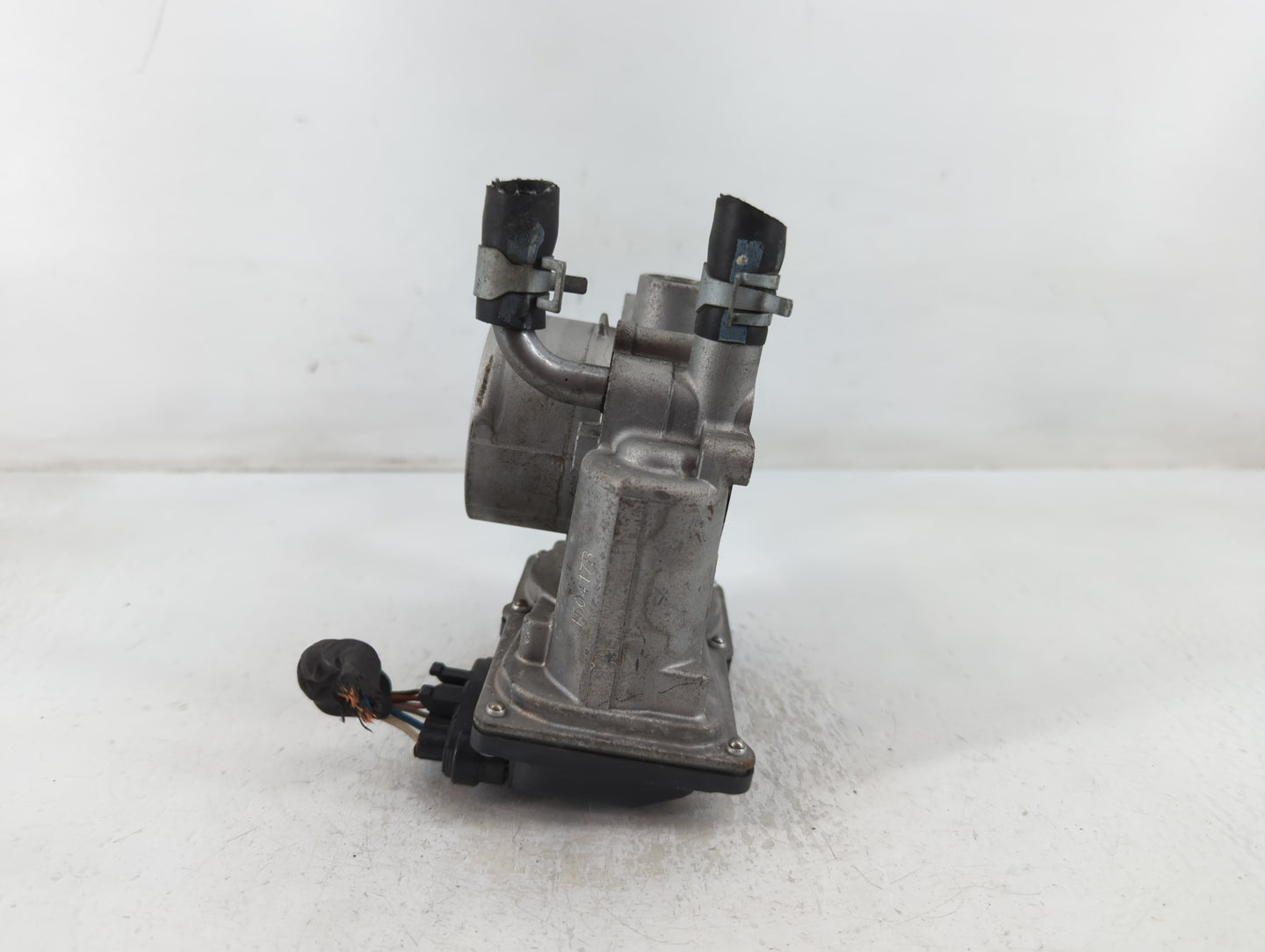2012-2019 Hyundai Accent Throttle Body P/N:35100-2B300 Fits Fits 2012 2013 2014 2015 2016 2017 2018 2019 OEM Used Auto Parts