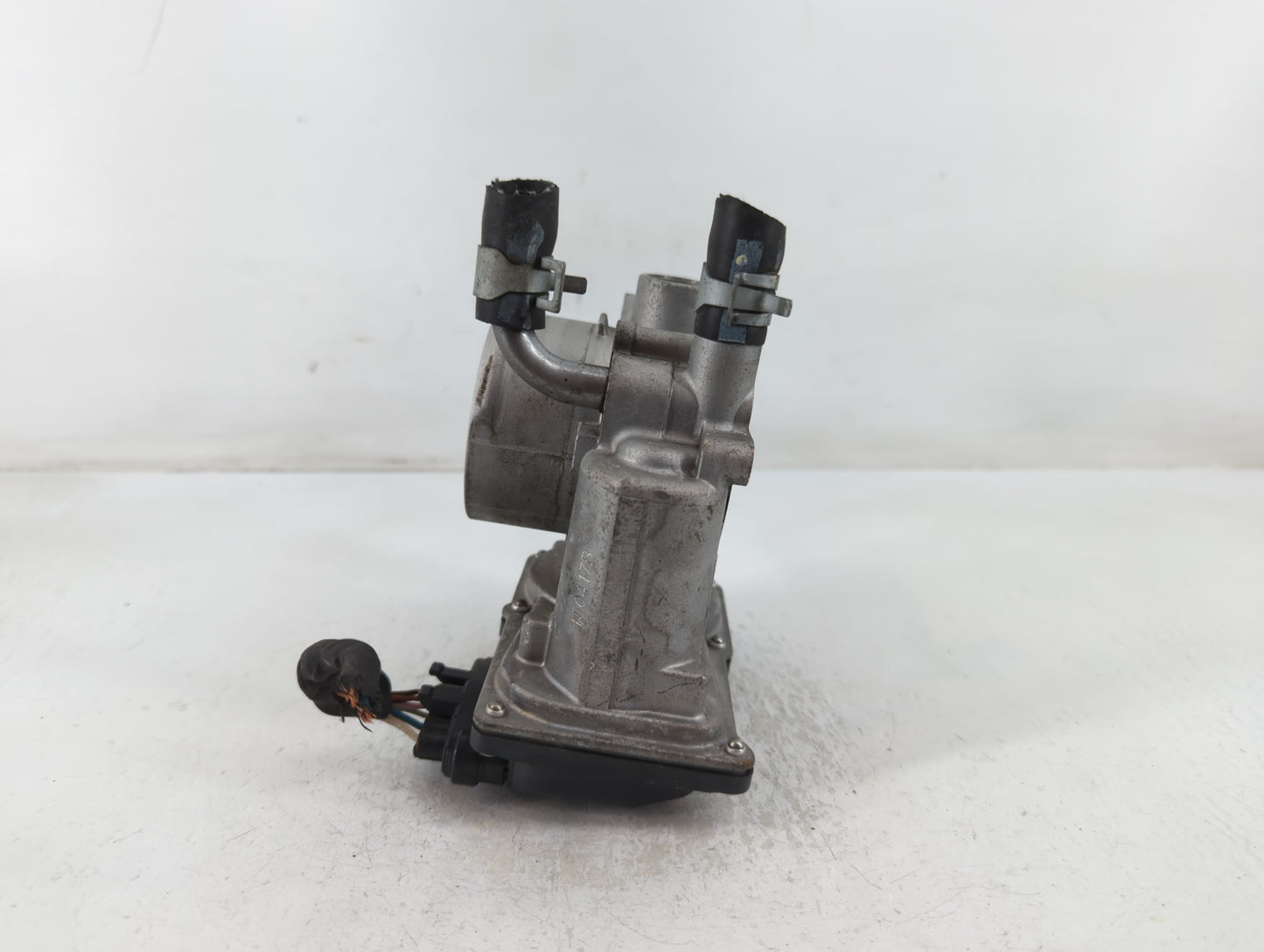 2012-2019 Hyundai Accent Throttle Body P/N:35100-2B300 Fits Fits 2012 2013 2014 2015 2016 2017 2018 2019 OEM Used Auto Parts