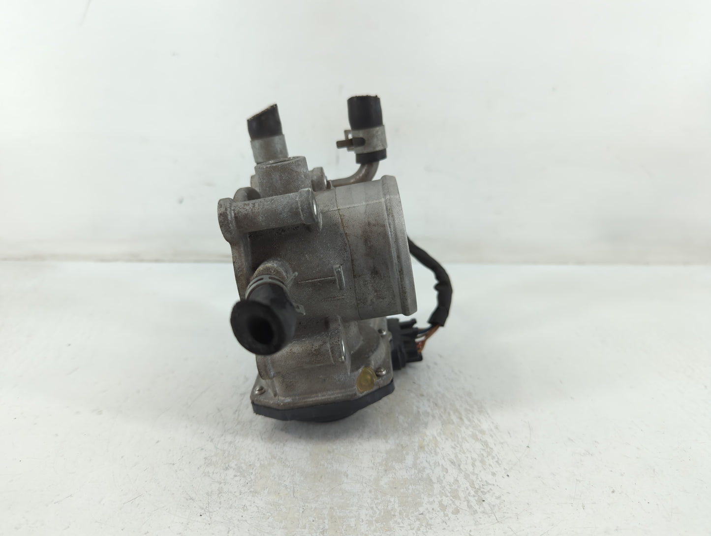 2012-2019 Hyundai Accent Throttle Body P/N:35100-2B300 Fits Fits 2012 2013 2014 2015 2016 2017 2018 2019 OEM Used Auto Parts