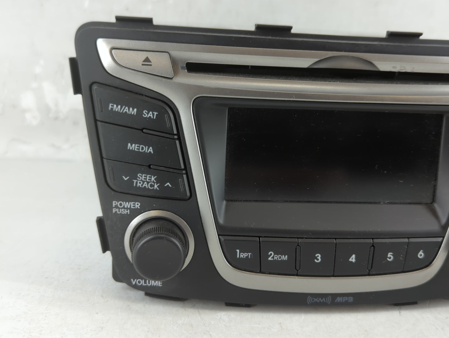 2015-2017 Hyundai Accent Am Fm Cd Player Radio Receiver - Oemusedautoparts1.com