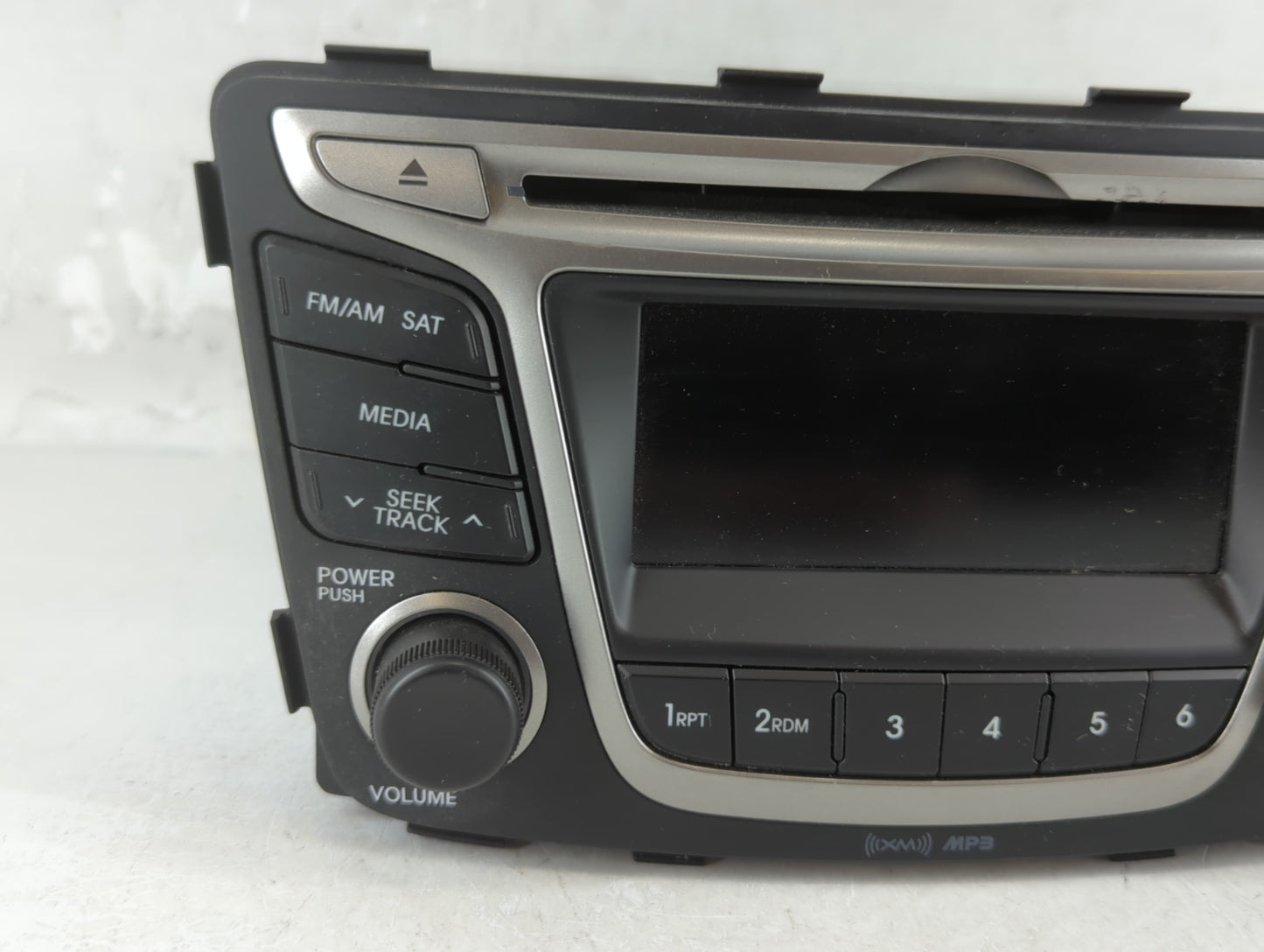 2015-2017 Hyundai Accent Am Fm Cd Player Radio Receiver - Oemusedautoparts1.com