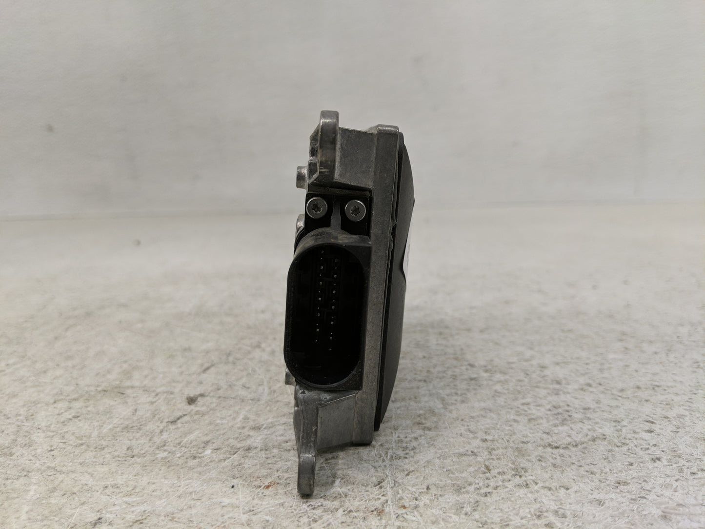 2015-2015 Hyundai Azera Chassis Control Module Ccm Bcm Body Control - Oemusedautoparts1.com