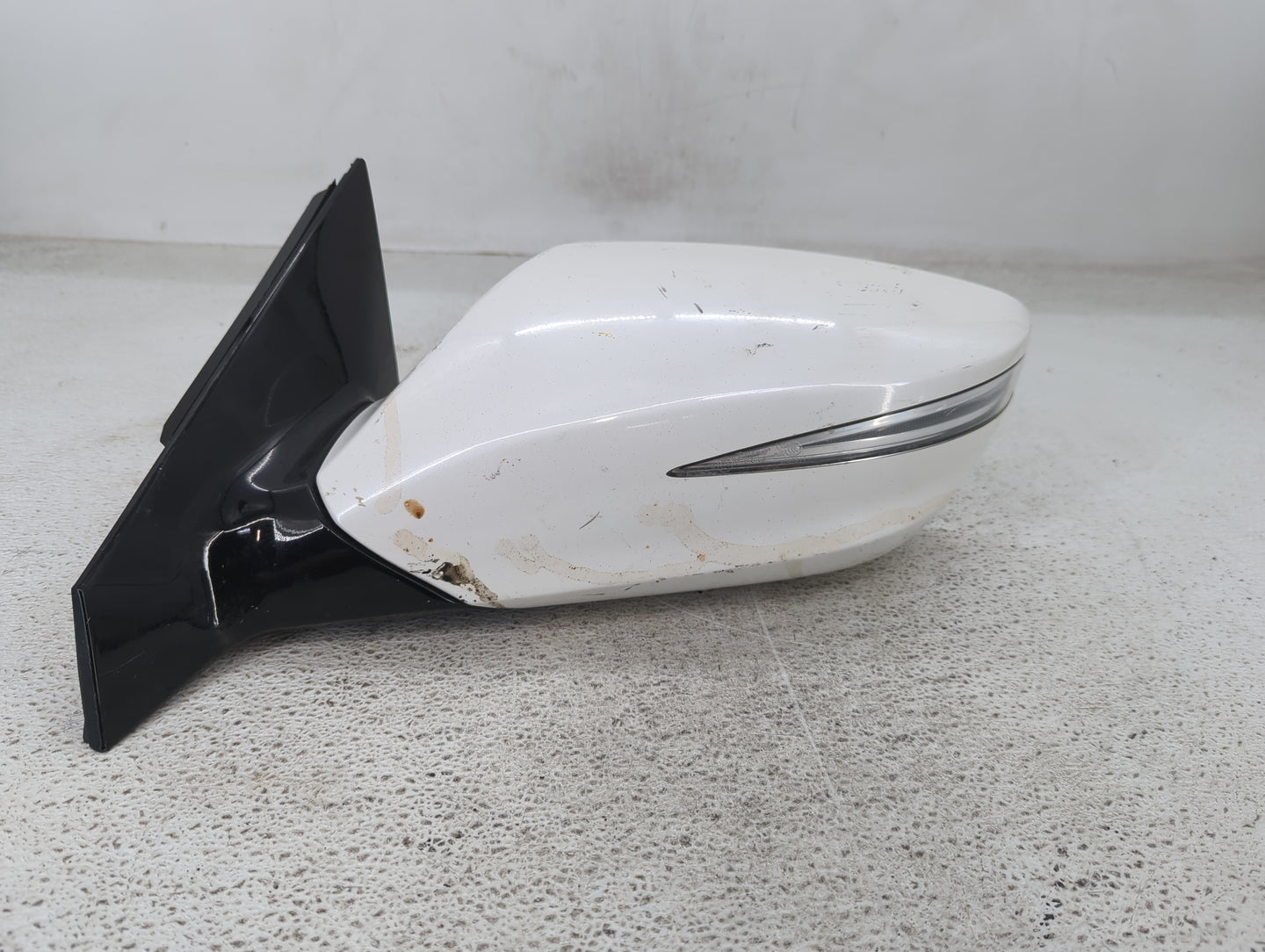 2015-2017 Hyundai Azera Driver Side View Mirror - Left Door Mirror OEM Used - Oemusedautoparts1.com