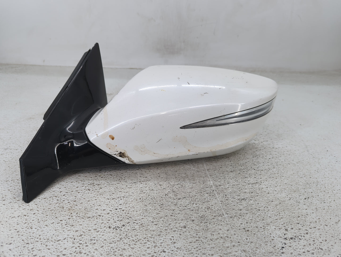 2015-2017 Hyundai Azera Driver Side View Mirror - Left Door Mirror OEM Used - Oemusedautoparts1.com