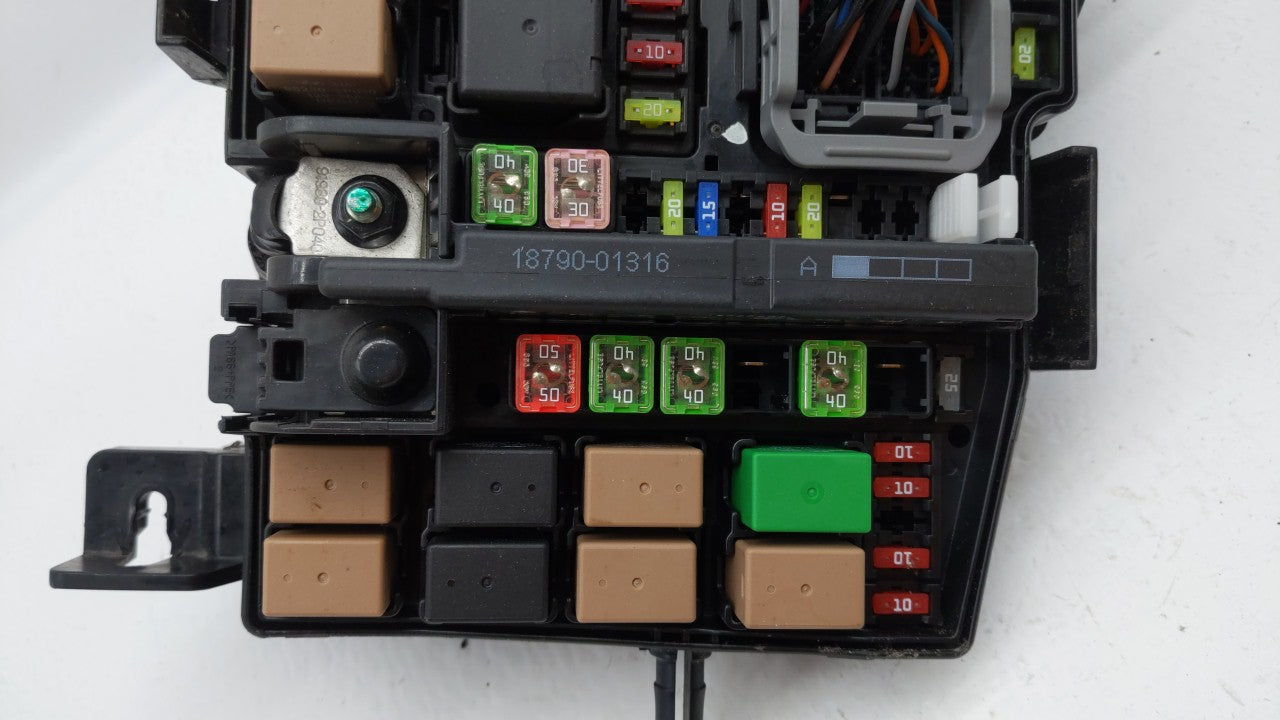 2015-2016 Hyundai Azera Fusebox Fuse Box Panel Relay Module Fits Fits 2015 2016 OEM Used Auto Parts - Oemusedautoparts1.com