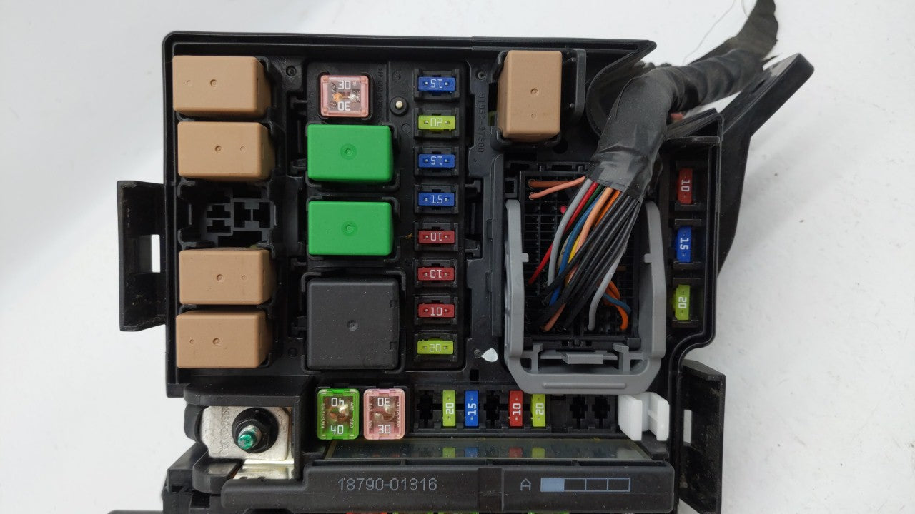 2015-2016 Hyundai Azera Fusebox Fuse Box Panel Relay Module Fits Fits 2015 2016 OEM Used Auto Parts - Oemusedautoparts1.com