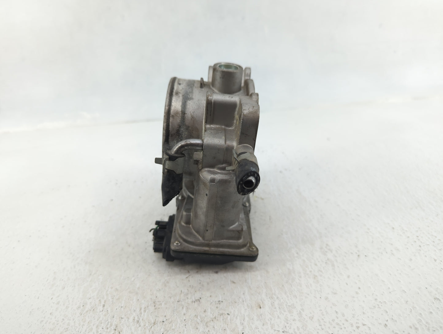 2012-2017 Hyundai Azera Throttle Body P/N:35100-3CAA0 Fits Fits 2012 2013 2014 2015 2016 2017 2018 OEM Used Auto Parts - Oem