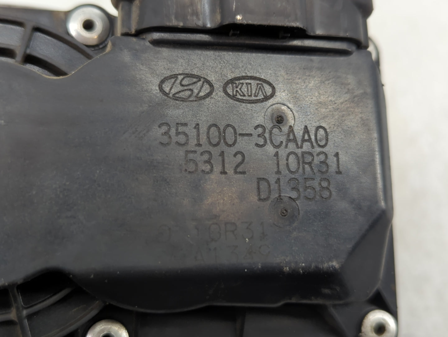 2012-2017 Hyundai Azera Throttle Body P/N:35100-3CAA0 Fits Fits 2012 2013 2014 2015 2016 2017 2018 OEM Used Auto Parts - Oem