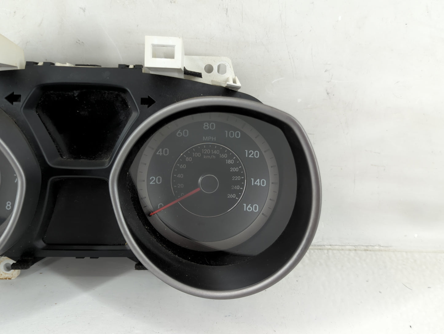2014-2016 Hyundai Elantra Instrument Cluster Speedometer Gauges P/N:94004-3X210 Fits Fits 2014 2015 2016 OEM Used Auto Parts