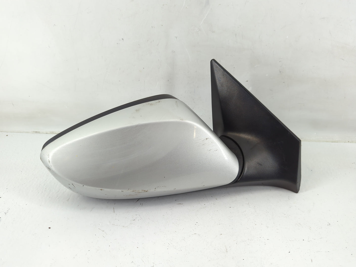 2015-2016 Hyundai Elantra Passenger Side View Mirror - Right Door Mirror OEM Used - Oemusedautoparts1.com