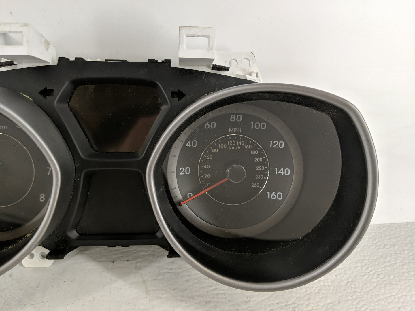 2014-2016 Hyundai Elantra Instrument Cluster Speedometer Gauges P/N:94004-3X210 Fits Fits 2014 2015 2016 OEM Used Auto Parts