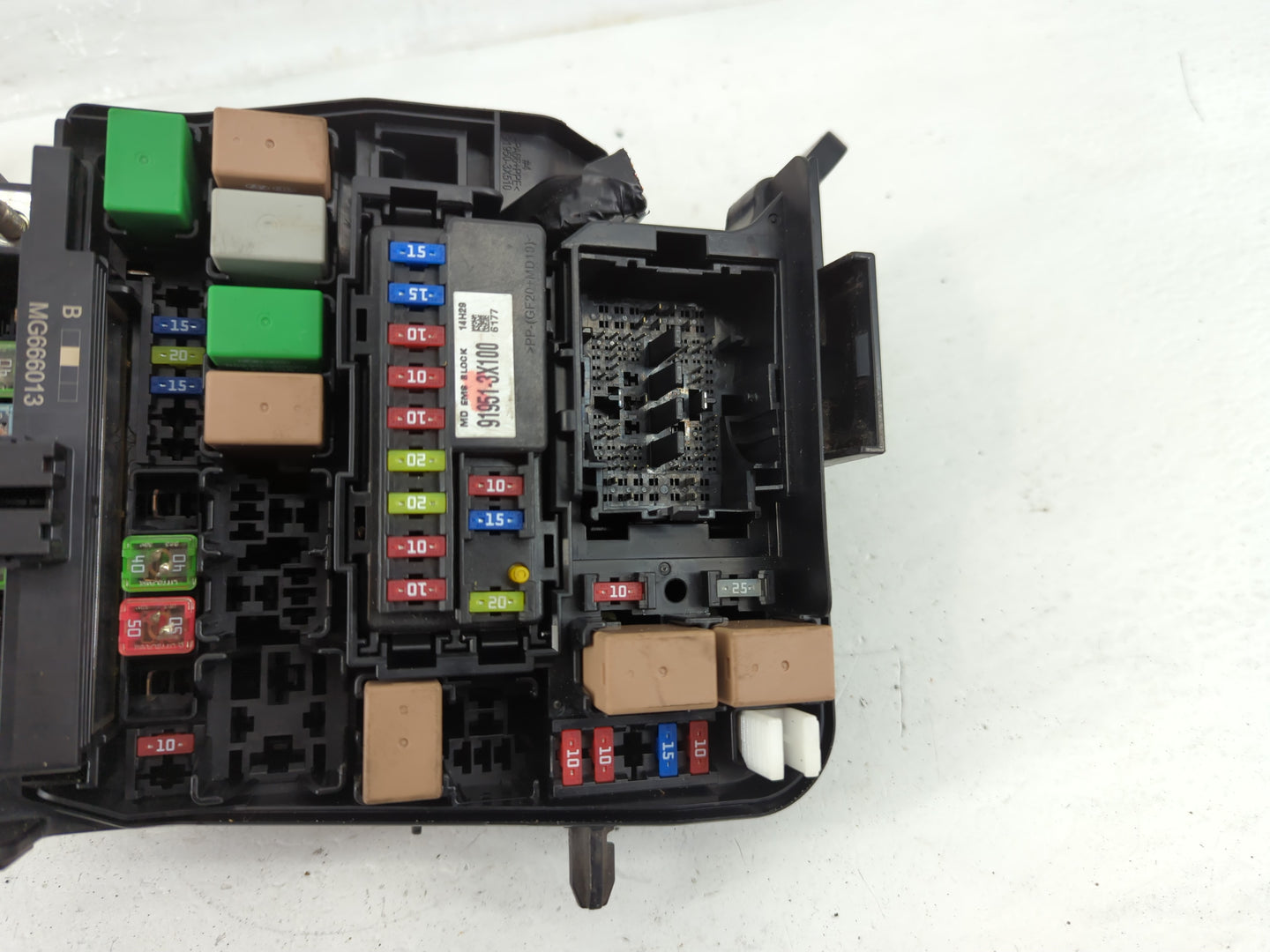 2014-2016 Hyundai Elantra Fusebox Fuse Box Panel Relay Module P/N:91956-00035 Fits Fits 2014 2015 2016 OEM Used Auto Parts -