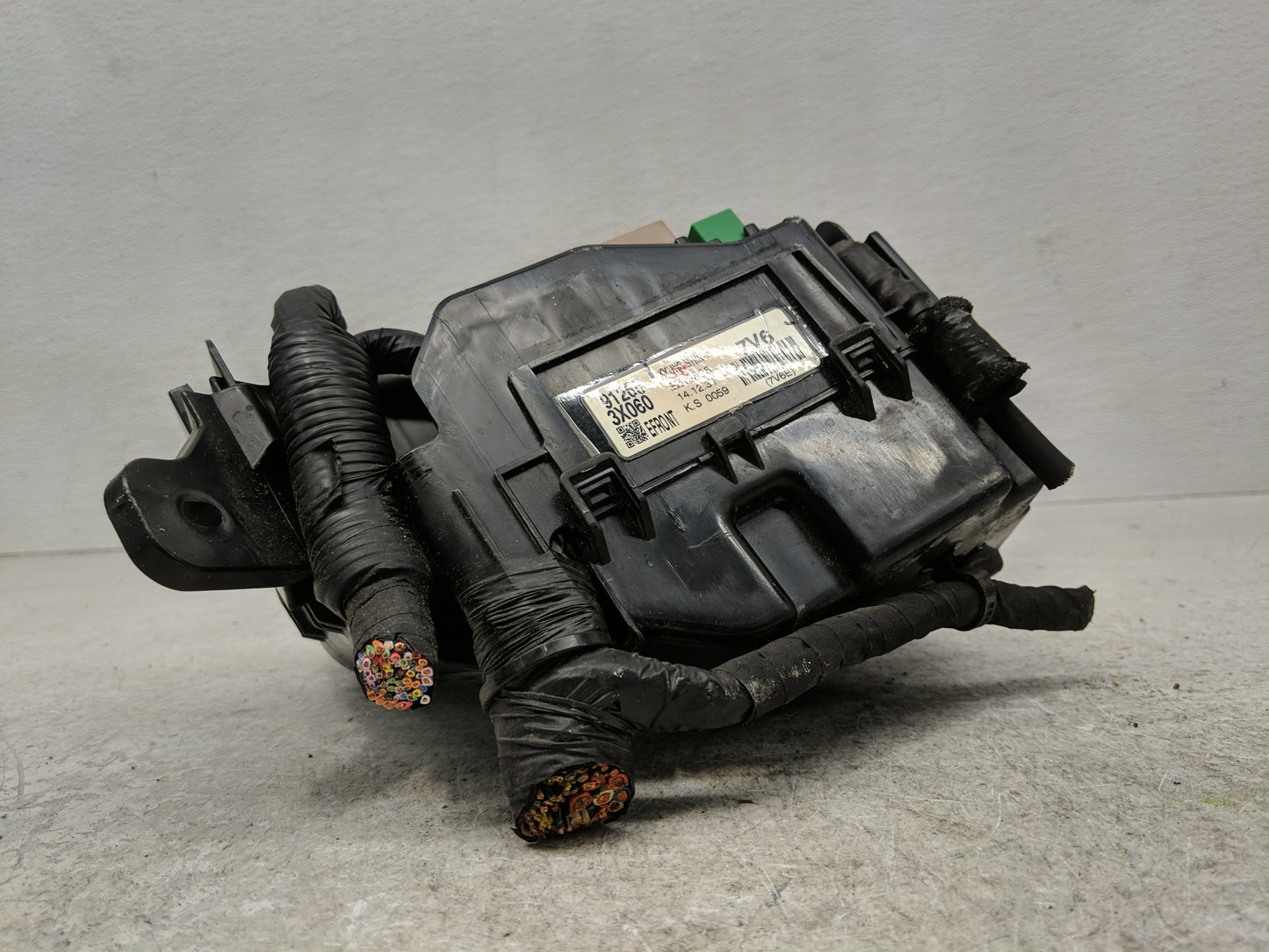 2014-2016 Hyundai Elantra Fusebox Fuse Box Panel Relay Module P/N:91951-3X710 Fits Fits 2014 2015 2016 OEM Used Auto Parts -
