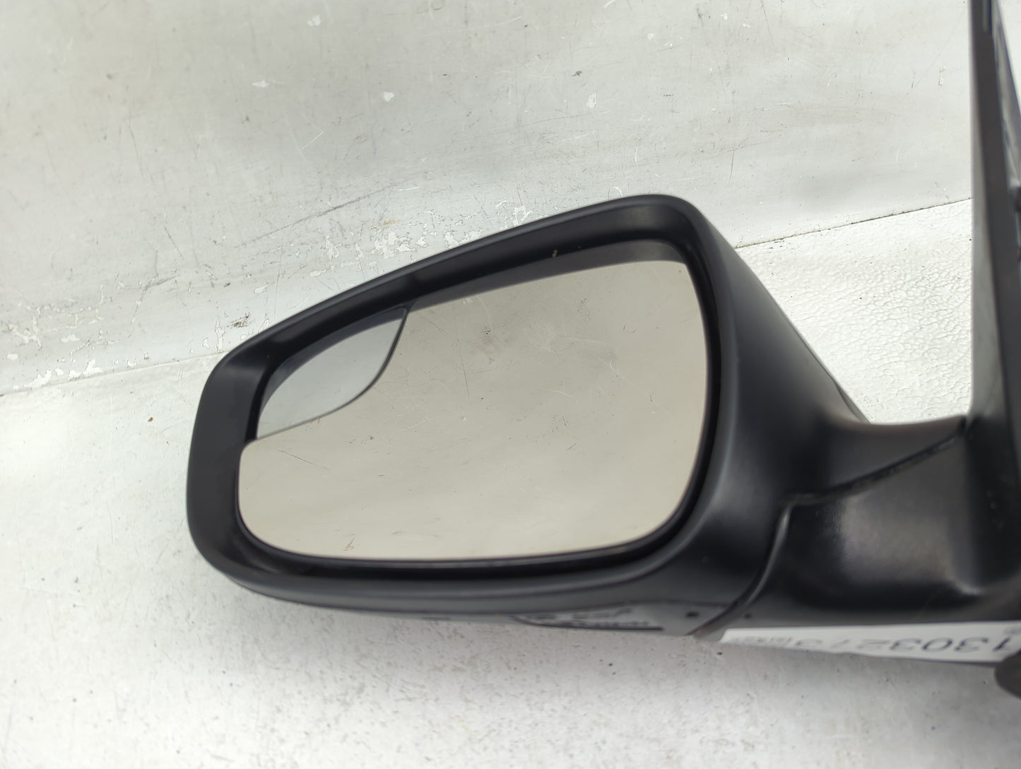 2015-2016 Hyundai Elantra Driver Side View Mirror - Left Door Mirror OEM Used - Oemusedautoparts1.com