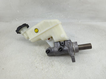 compare product 2014-2016 Hyundai Elantra Brake Master Cylinder 1311286