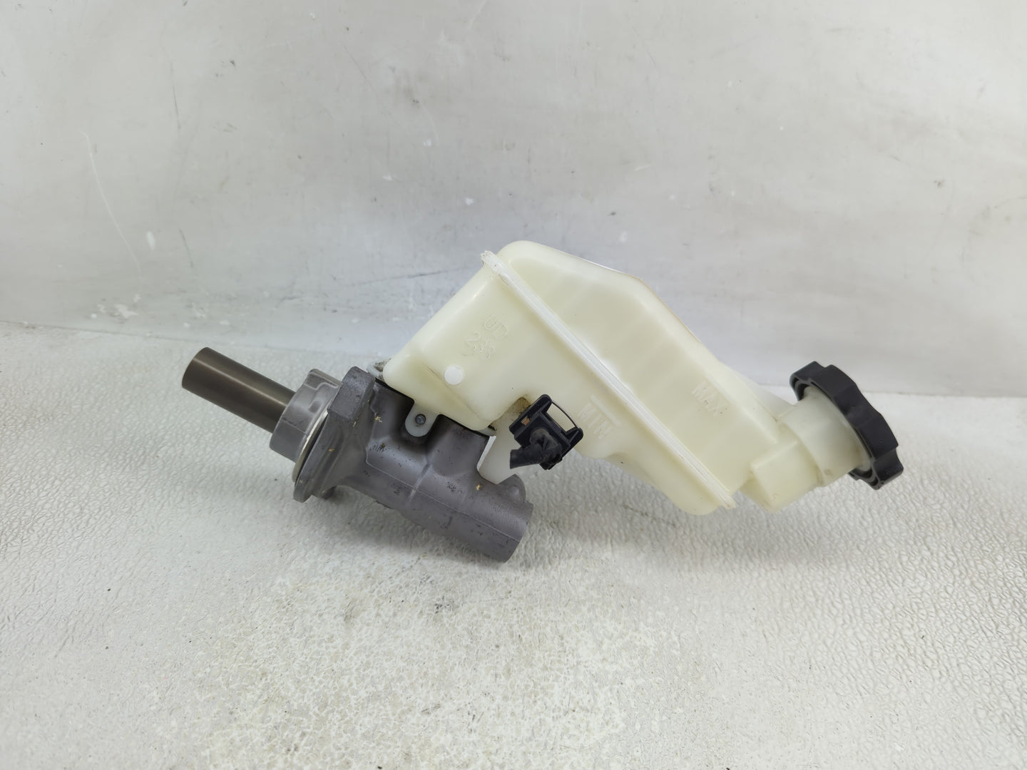 2014-2016 Hyundai Elantra Brake Master Cylinder 1311286 - Oemusedautoparts1.com