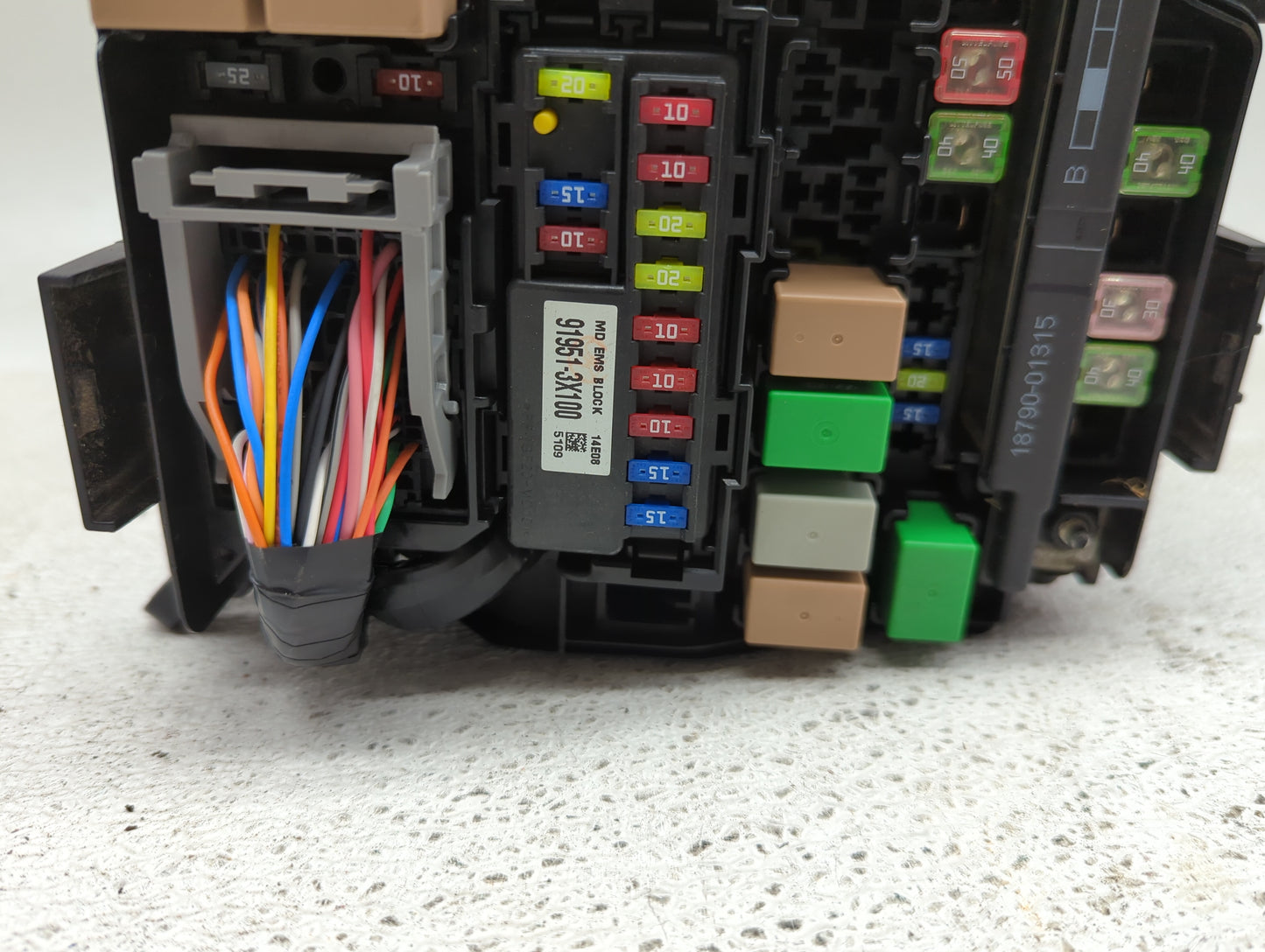 2014-2016 Hyundai Elantra Fusebox Fuse Box Panel Relay Module P/N:91951-3X100 Fits Fits 2014 2015 2016 OEM Used Auto Parts -