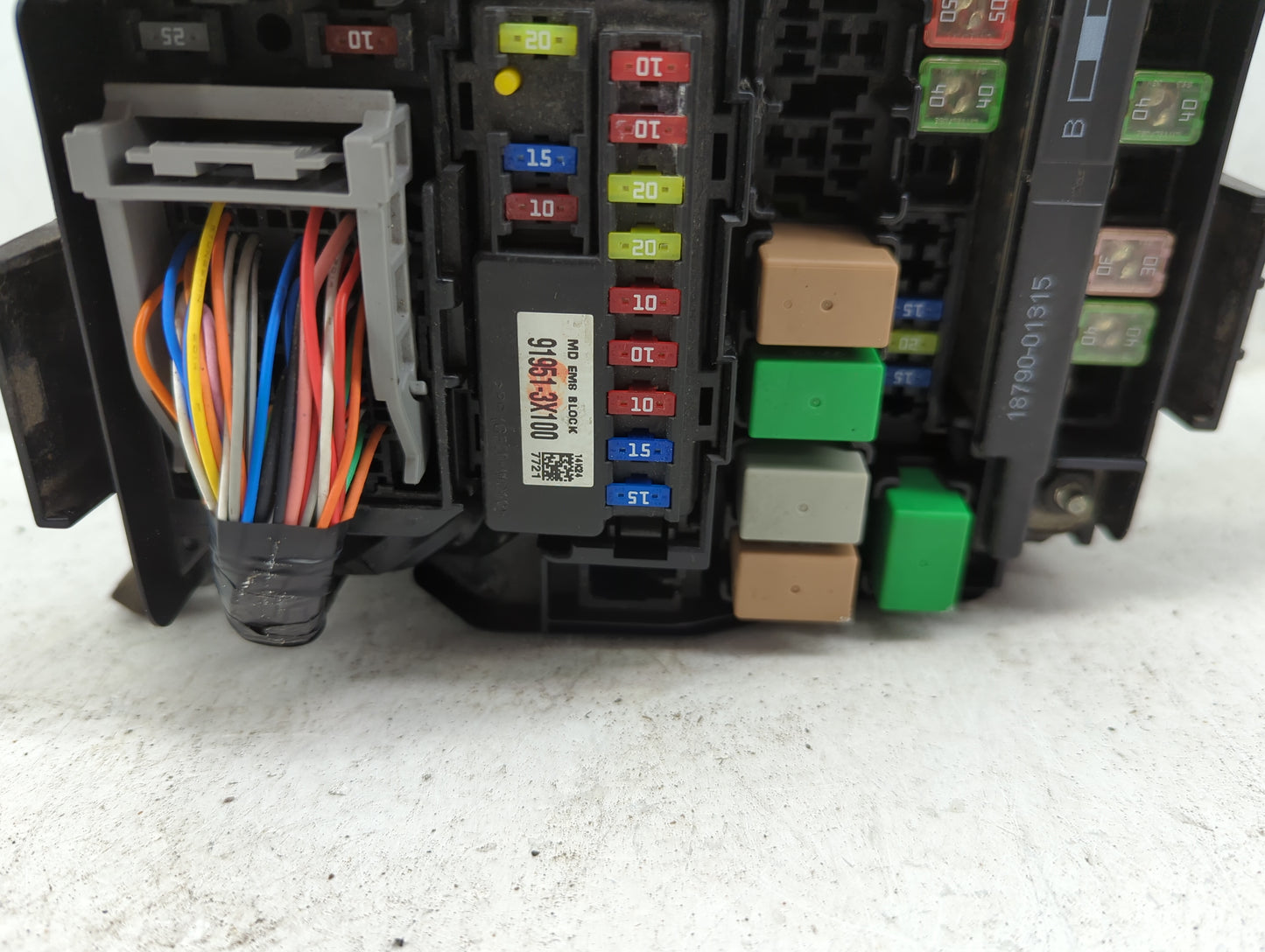 2014-2016 Hyundai Elantra Fusebox Fuse Box Panel Relay Module P/N:91951-3X100 Fits Fits 2014 2015 2016 OEM Used Auto Parts -