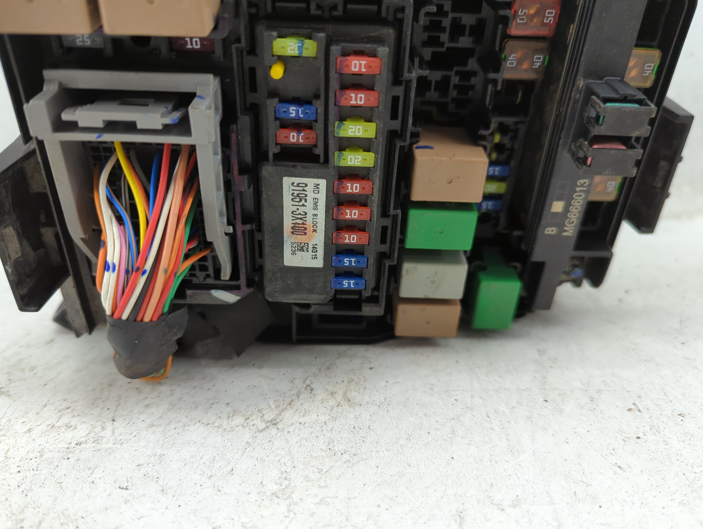 2014-2016 Hyundai Elantra Fusebox Fuse Box Panel Relay Module P/N:91951-3X100 Fits Fits 2014 2015 2016 OEM Used Auto Parts -