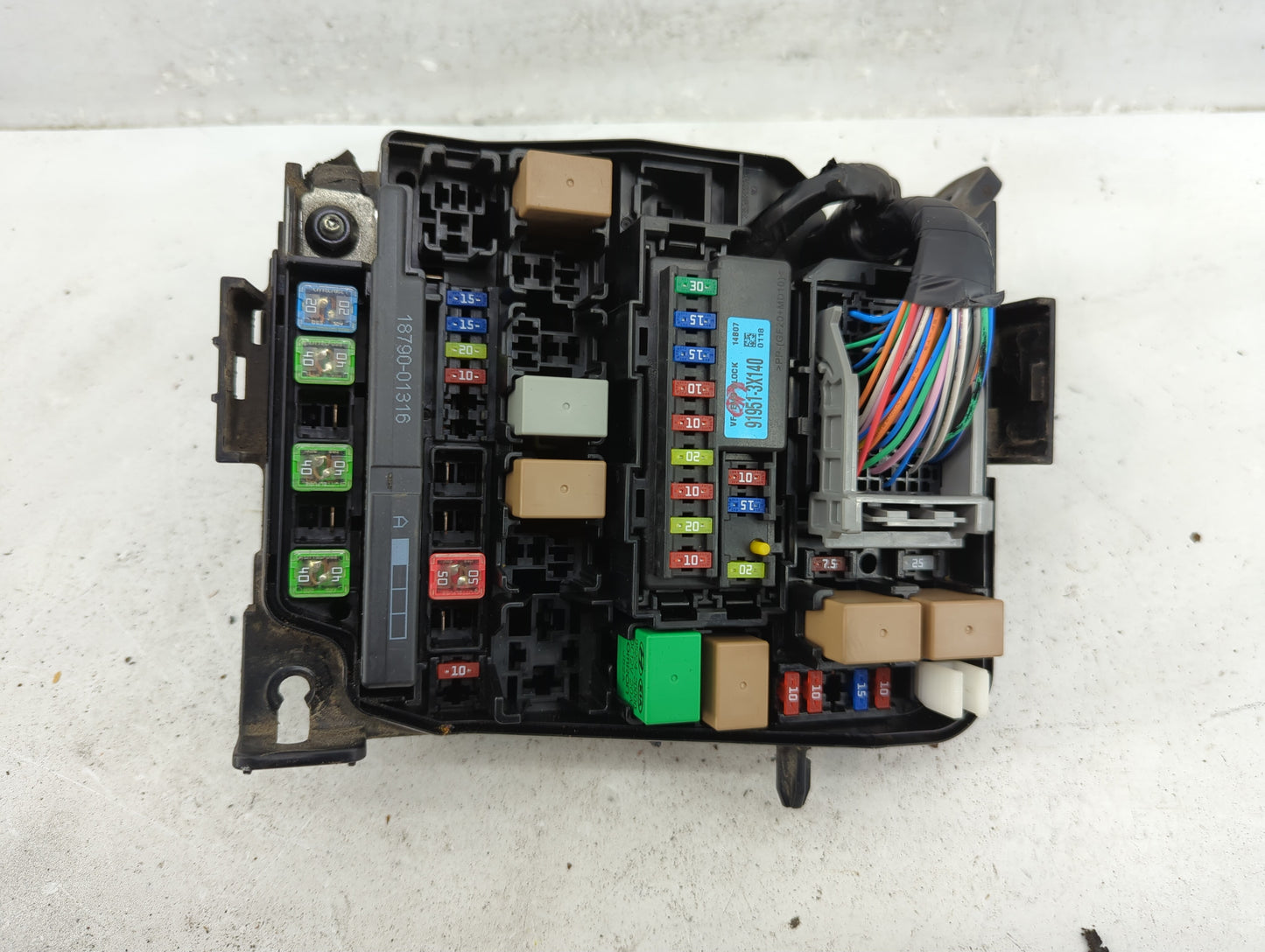 2014-2015 Hyundai Elantra Fusebox Fuse Box Panel Relay Module P/N:91239 A5245 Fits Fits 2014 2015 OEM Used Auto Parts - Oemu