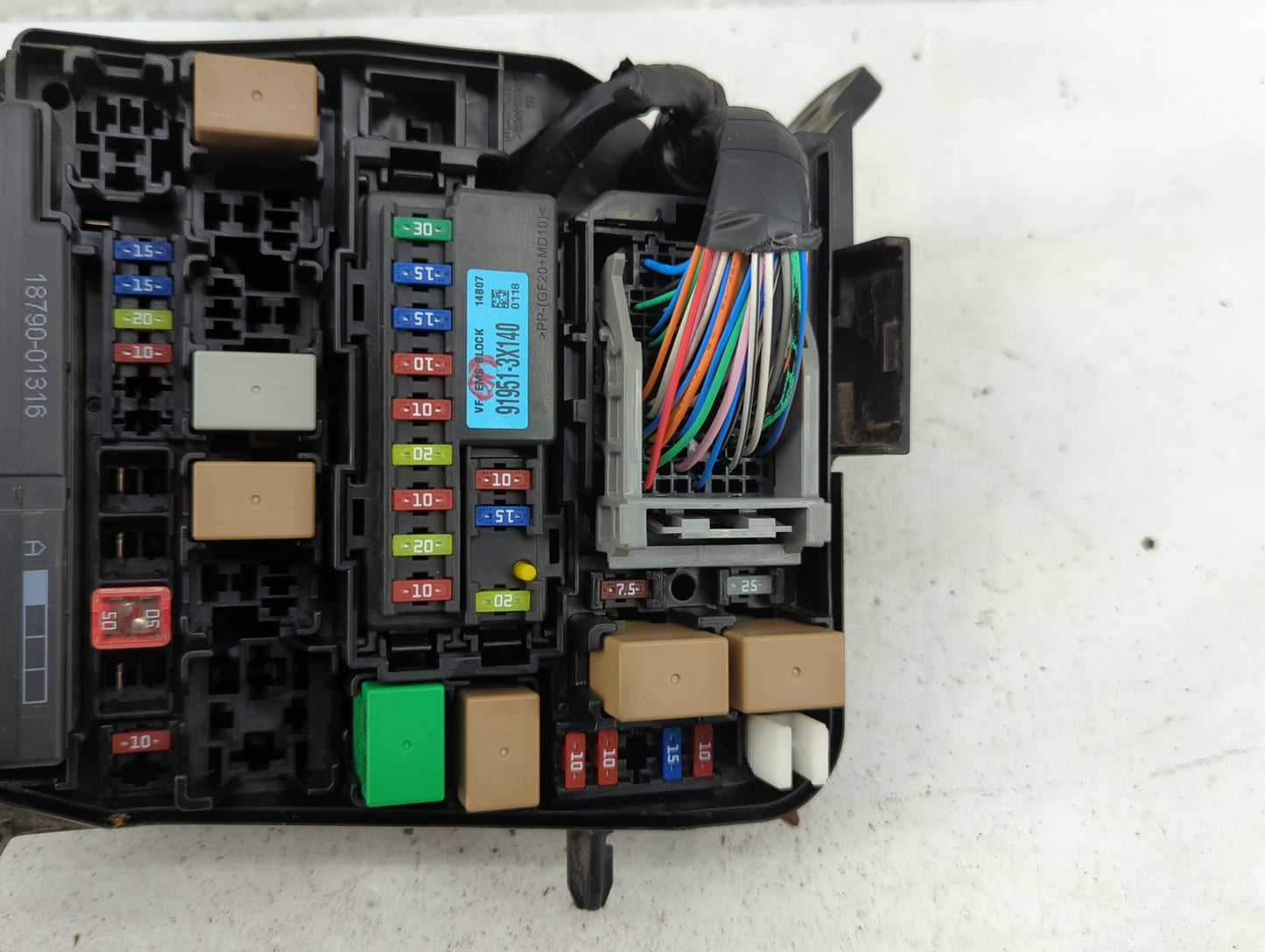 2014-2015 Hyundai Elantra Fusebox Fuse Box Panel Relay Module P/N:91239 A5245 Fits Fits 2014 2015 OEM Used Auto Parts - Oemu