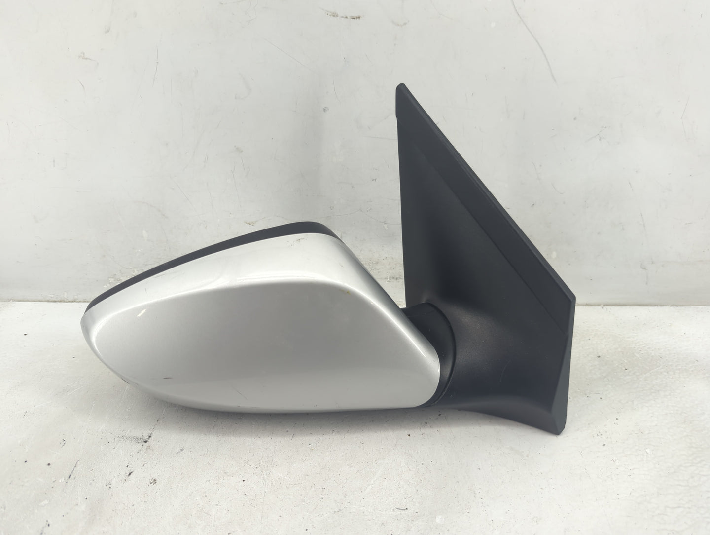 2015-2016 Hyundai Elantra Passenger Side View Mirror - Right Door Mirror OEM Used - Oemusedautoparts1.com