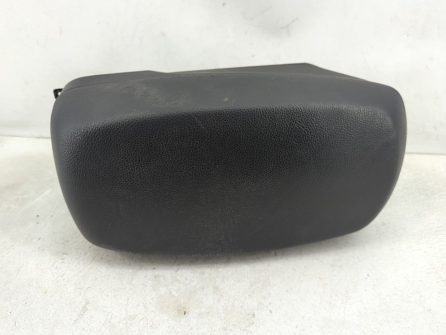 2015 Hyundai Elantra Center Console Armrest Cover Lid P/N:140526 Fits OEM Used Auto Parts - Oemusedautoparts1.com