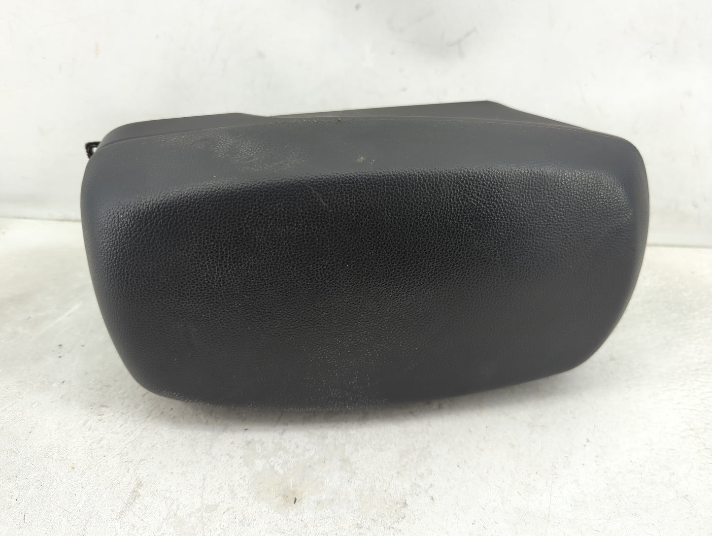2015 Hyundai Elantra Center Console Armrest Cover Lid P/N:140526 Fits OEM Used Auto Parts - Oemusedautoparts1.com