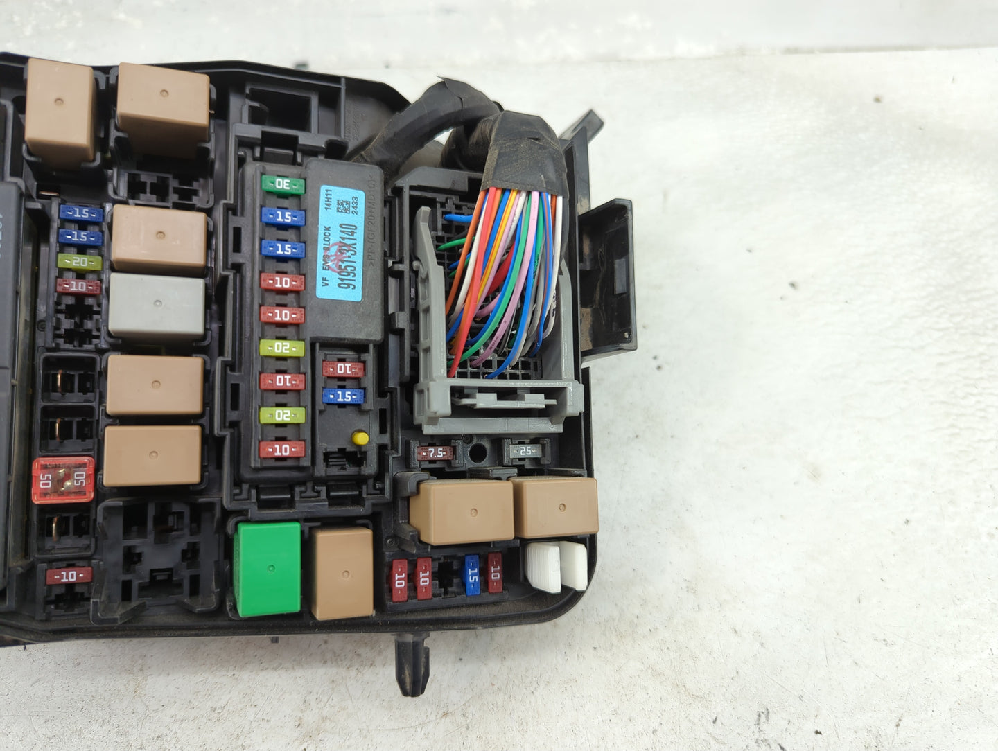 2015 Hyundai Elantra Fusebox Fuse Box Panel Relay Module P/N:91950-A5712 18790-01316, 91957-3X140 Fits OEM Used Auto Parts -