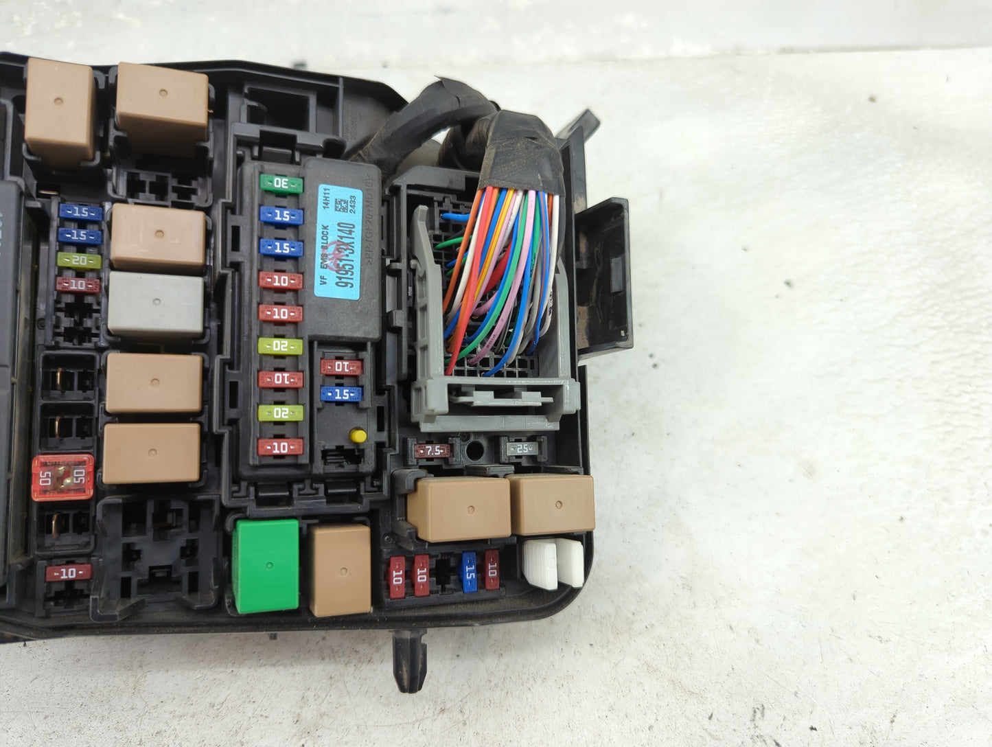 2015 Hyundai Elantra Fusebox Fuse Box Panel Relay Module P/N:91950-A5712 18790-01316, 91957-3X140 Fits OEM Used Auto Parts -