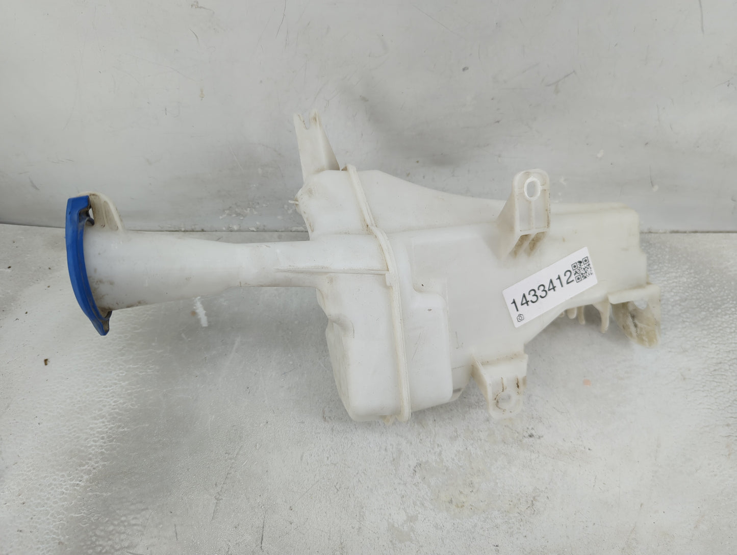 2014-2016 Hyundai Elantra Windshield Washer Fluid Reservoir Bottle Oem - Oemusedautoparts1.com