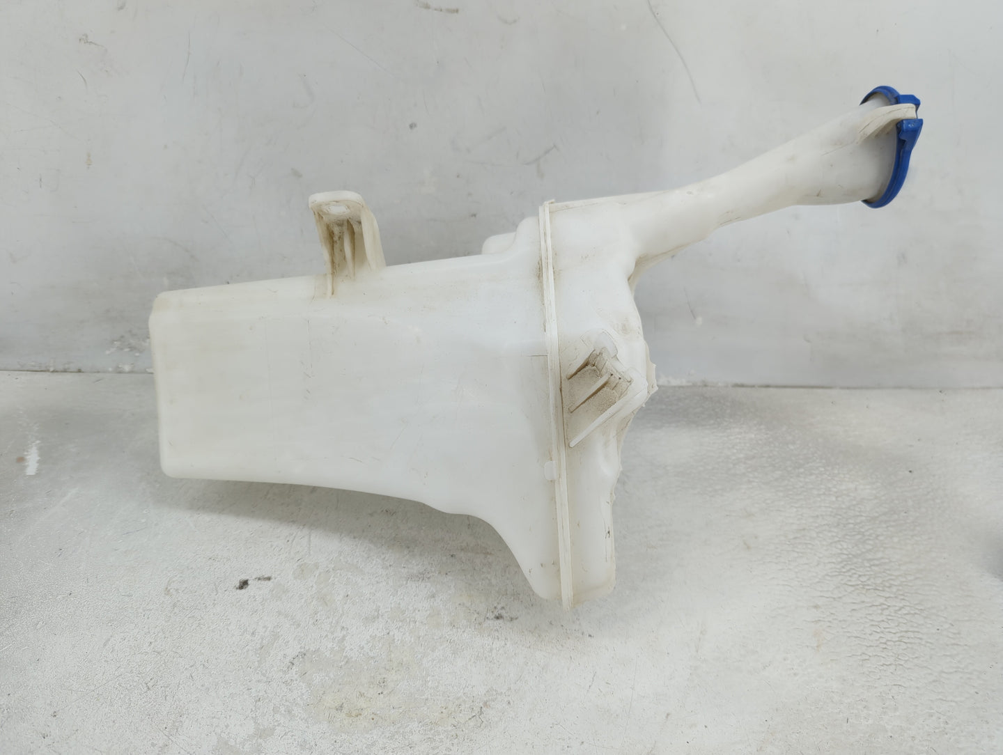2014-2016 Hyundai Elantra Windshield Washer Fluid Reservoir Bottle Oem - Oemusedautoparts1.com