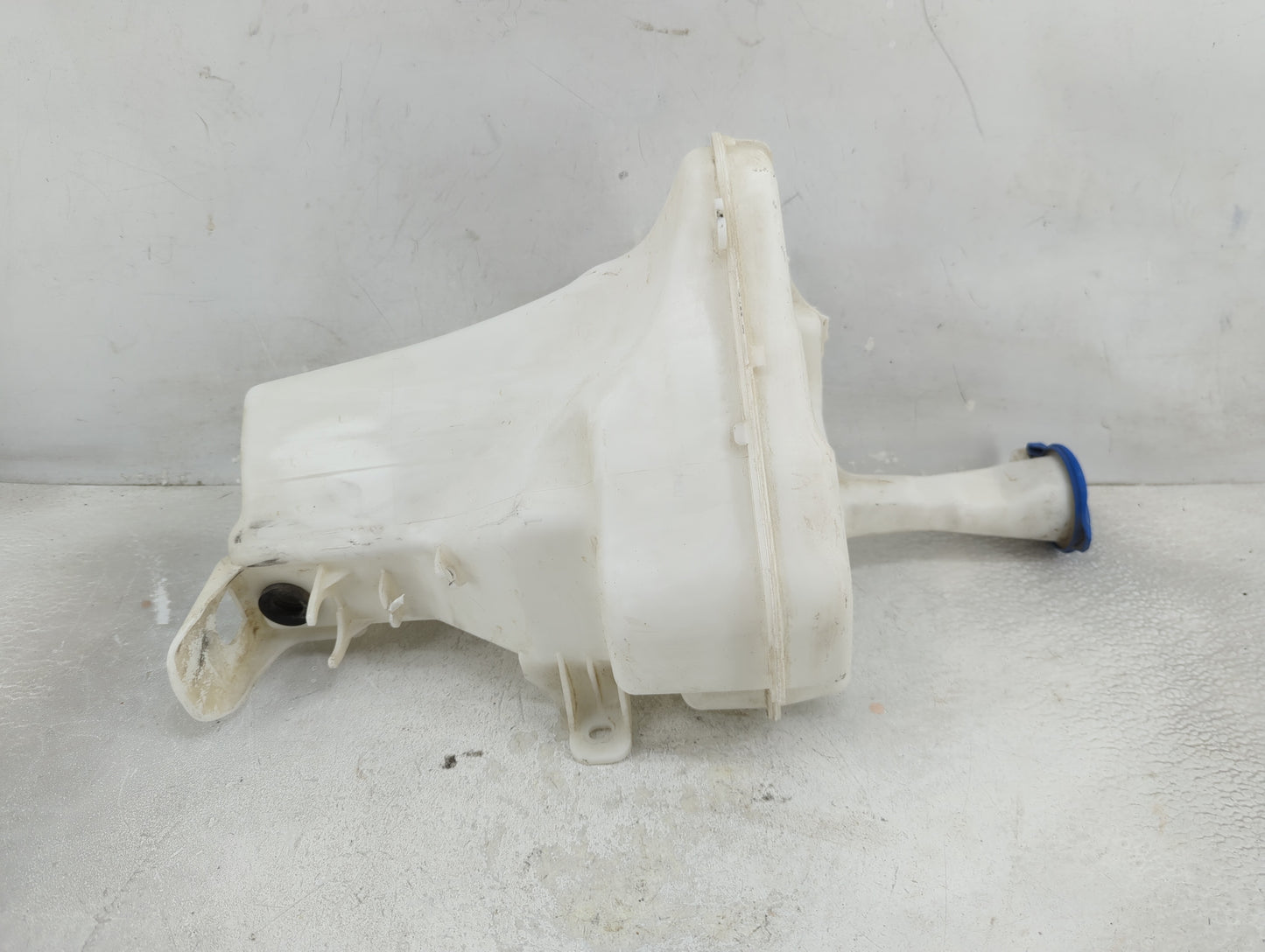 2014-2016 Hyundai Elantra Windshield Washer Fluid Reservoir Bottle Oem - Oemusedautoparts1.com