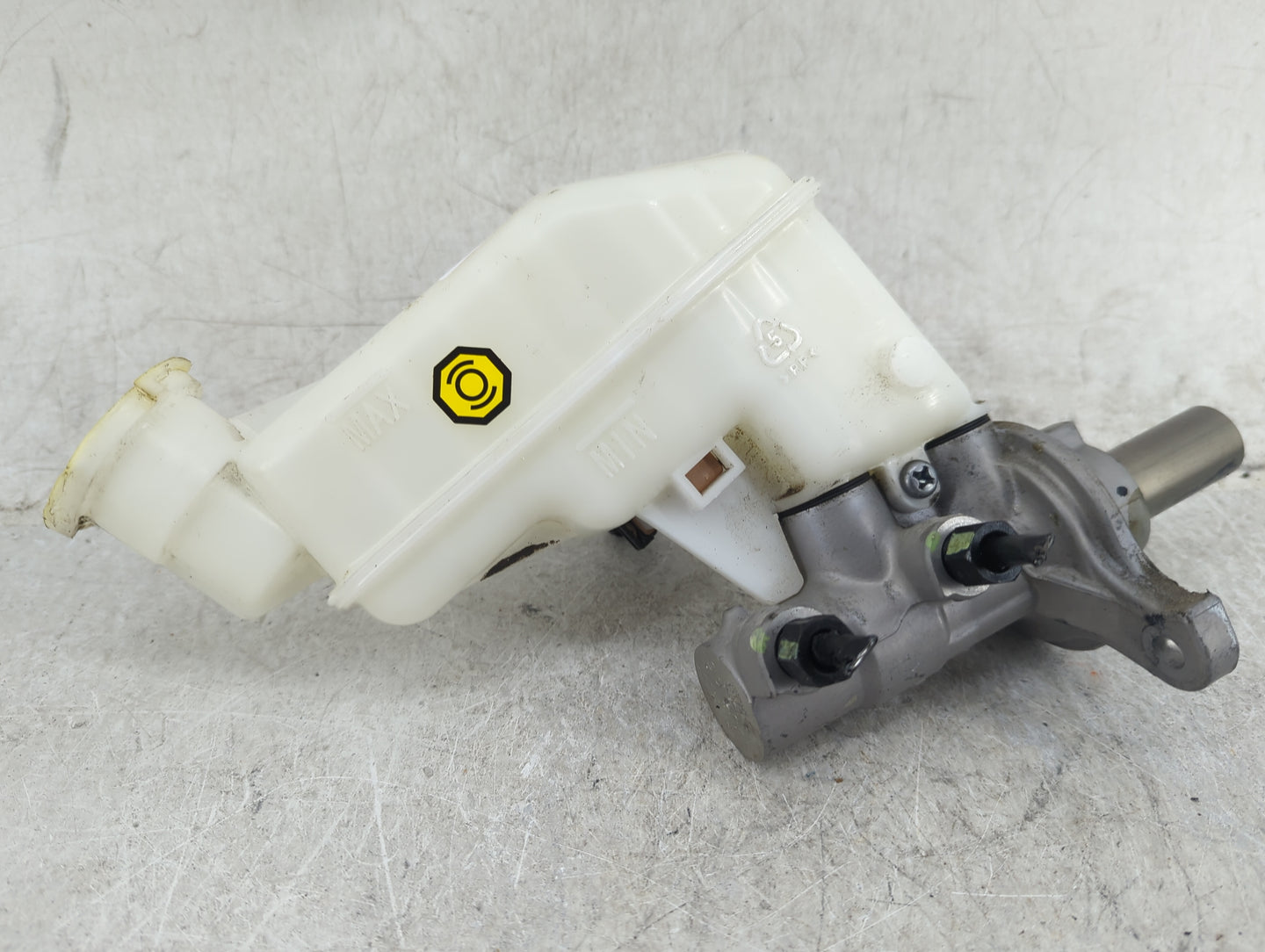 2011-2016 Hyundai Elantra Brake Master Cylinder 1452079 - Oemusedautoparts1.com
