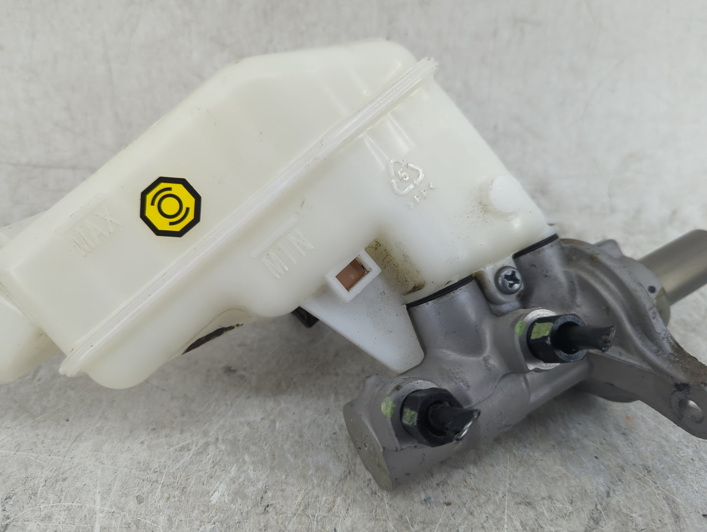 2011-2016 Hyundai Elantra Brake Master Cylinder 1452079 - Oemusedautoparts1.com