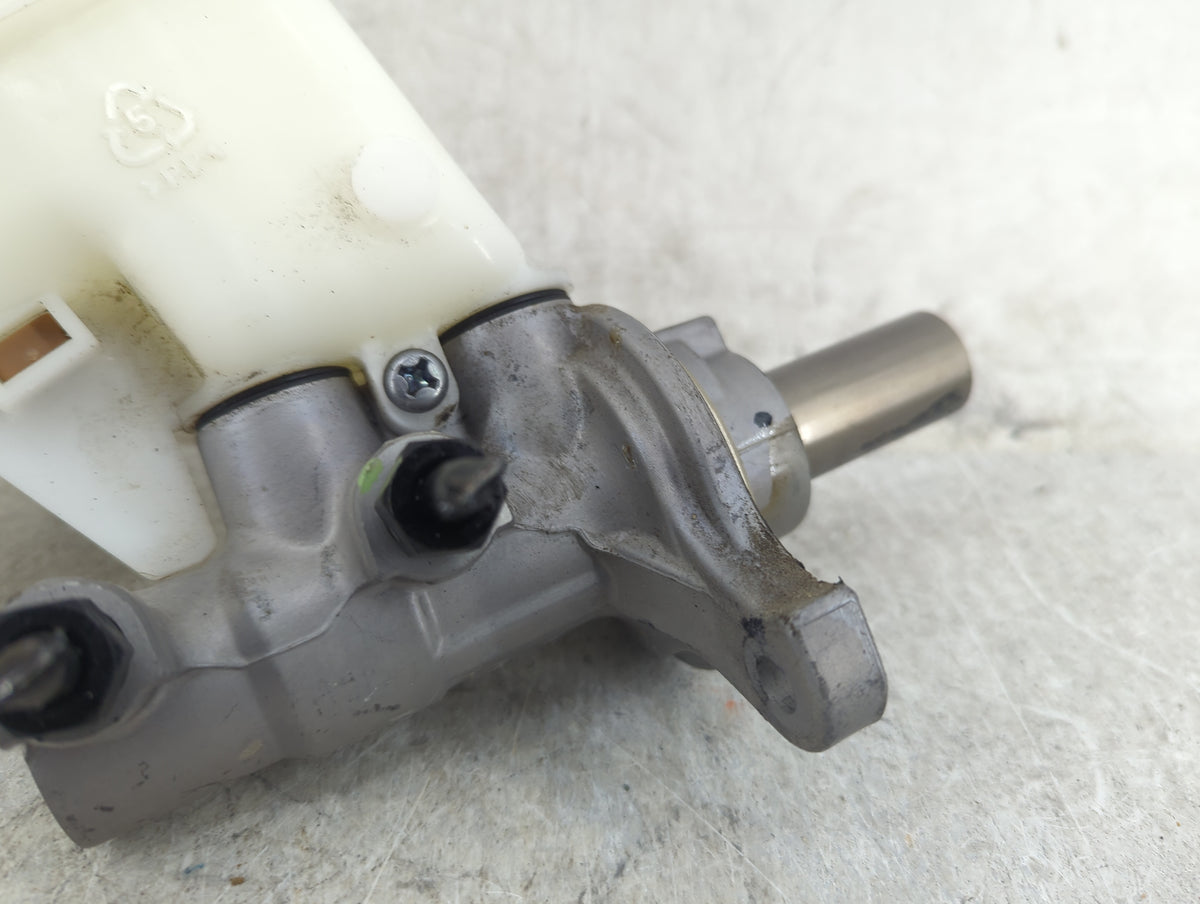 2011-2016 Hyundai Elantra Brake Master Cylinder 1452079 - Oemusedautoparts1.com