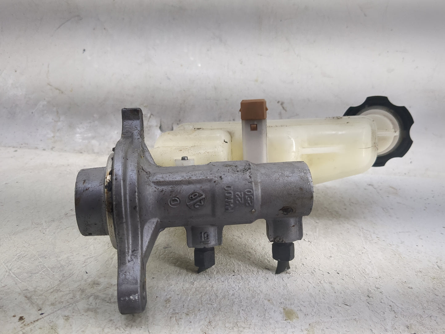 2014-2016 Hyundai Elantra Brake Master Cylinder 1498098 - Oemusedautoparts1.com