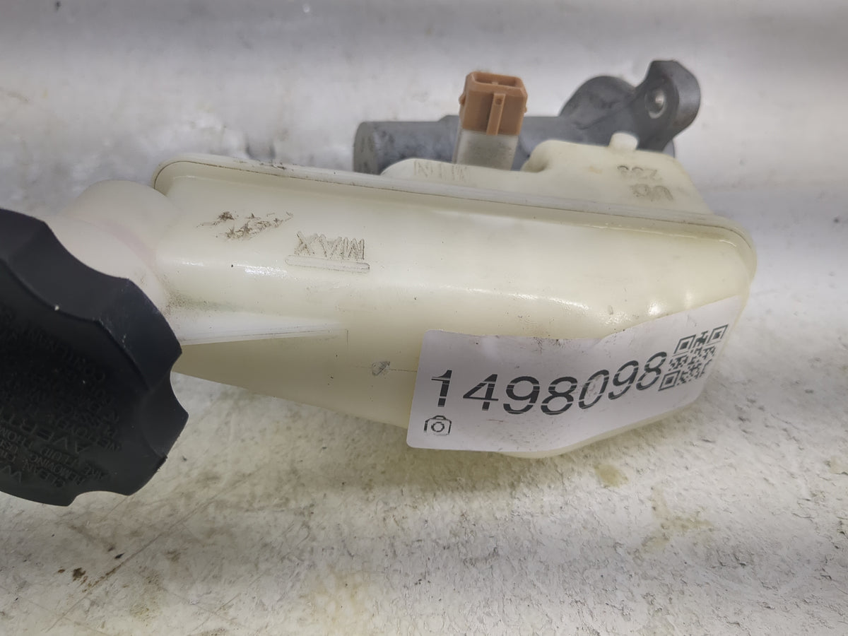 2014-2016 Hyundai Elantra Brake Master Cylinder 1498098 - Oemusedautoparts1.com