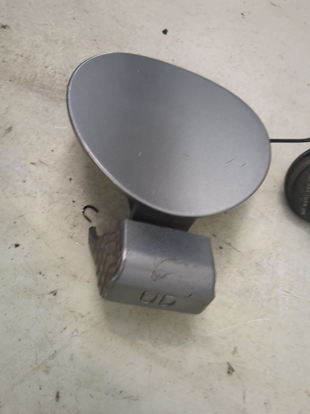 2015 Hyundai Elantra Fuel Tank Door Lid Gas Tank Silver - Oemusedautoparts1.com