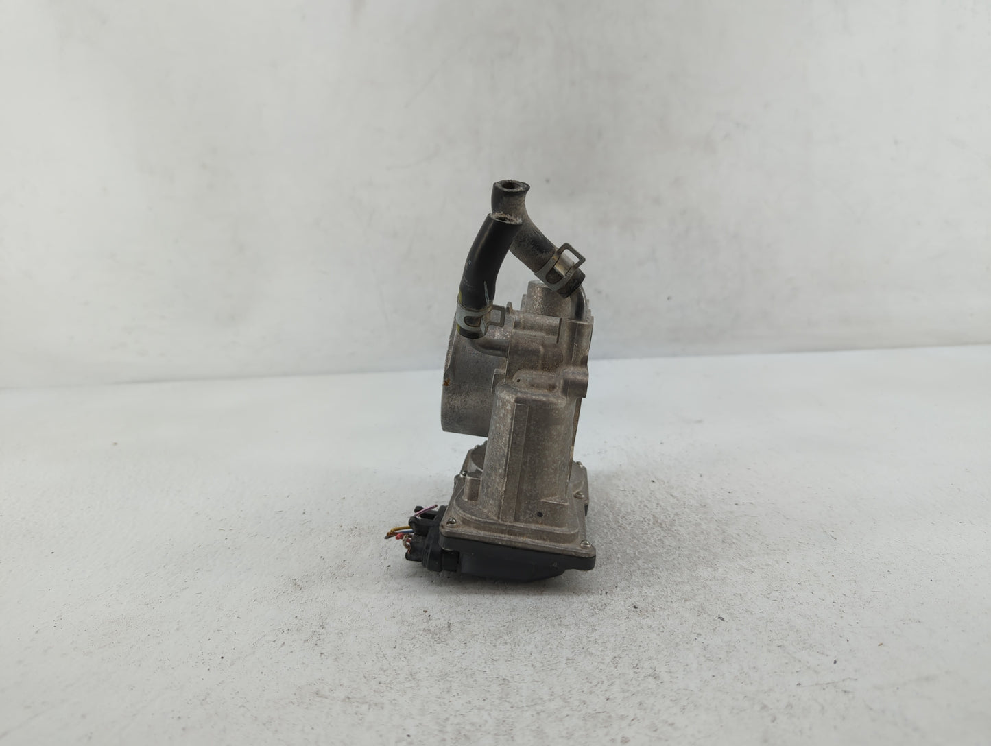 2011-2020 Hyundai Elantra Throttle Body P/N:35100-2E000 1302150124 Fits OEM Used Auto Parts - Oemusedautoparts1.com
