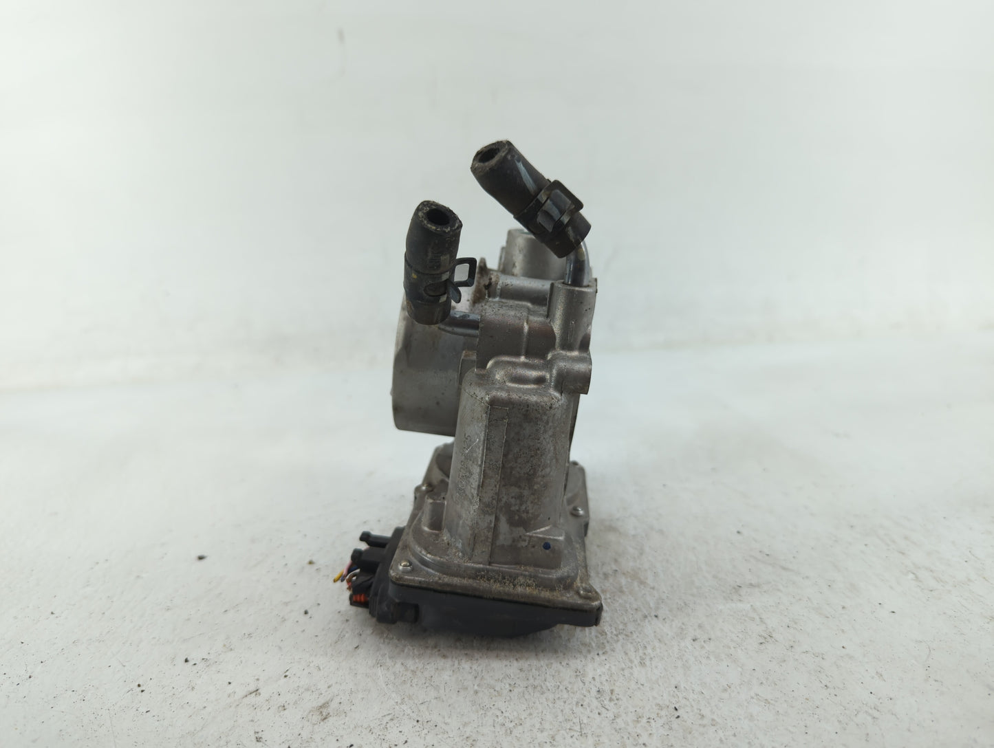 2011-2020 Hyundai Elantra Throttle Body P/N:35100-2E000 35100-2E710 Fits OEM Used Auto Parts - Oemusedautoparts1.com