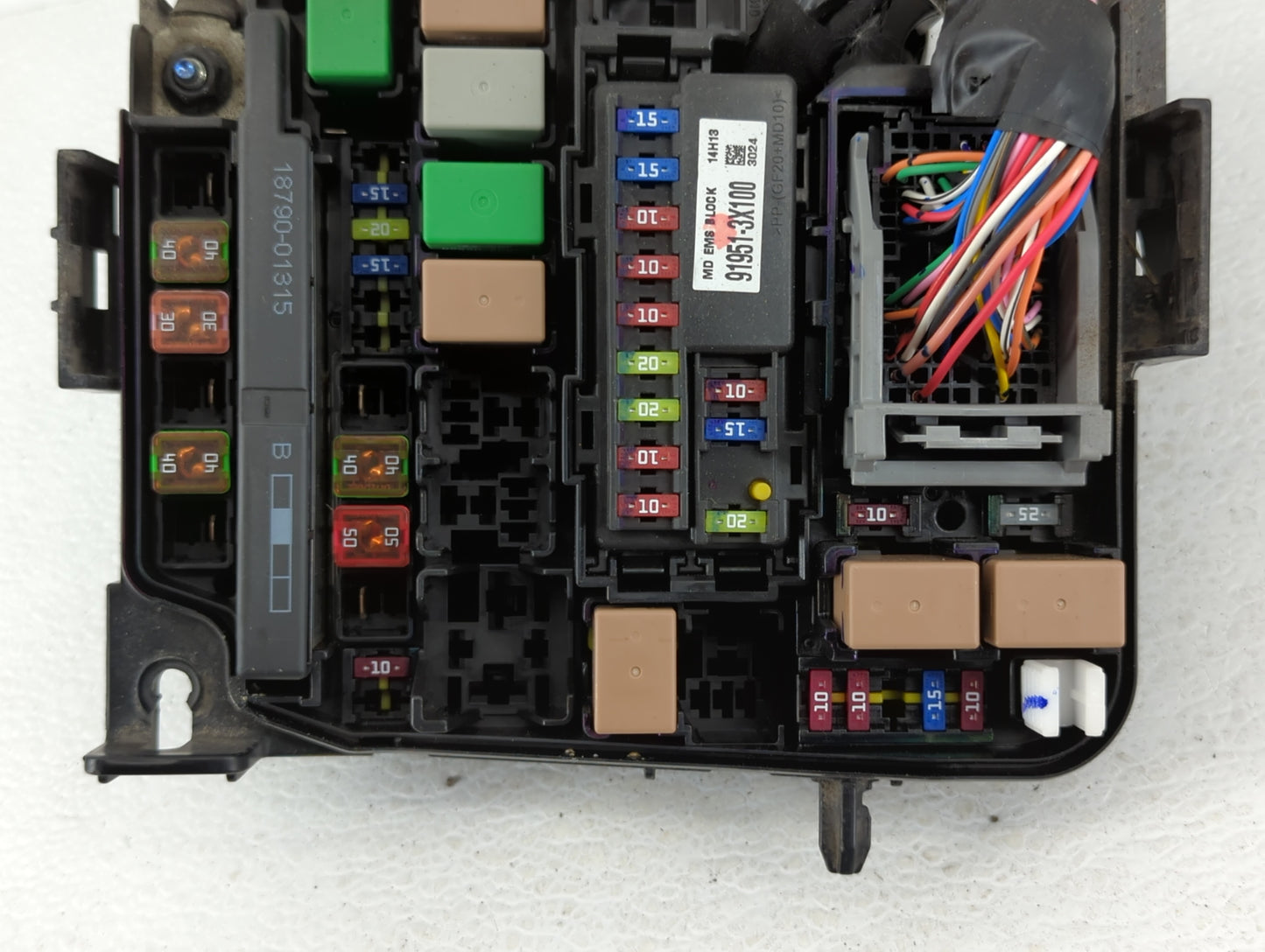 2014-2016 Hyundai Elantra Fusebox Fuse Box Panel Relay Module P/N:91951-3X710 91951-3X100 Fits Fits 2014 2015 2016 OEM Used 