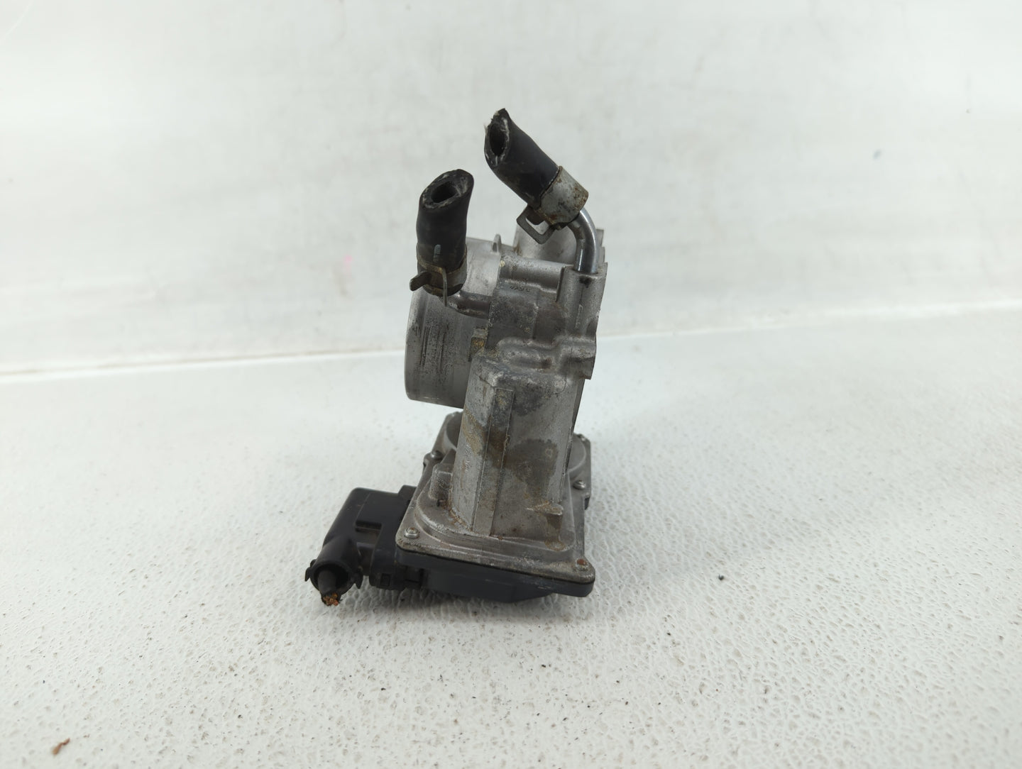 2011-2020 Hyundai Elantra Throttle Body P/N:35100-2E000 35100-2L000 Fits OEM Used Auto Parts - Oemusedautoparts1.com