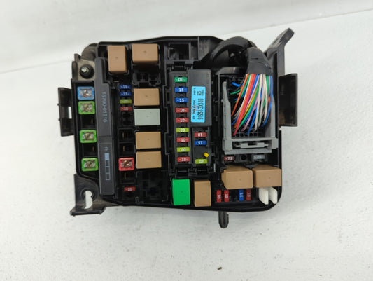2014-2015 Hyundai Elantra Fusebox Fuse Box Panel Relay Module P/N:91950-A5712 Fits Fits 2014 2015 OEM Used Auto Parts