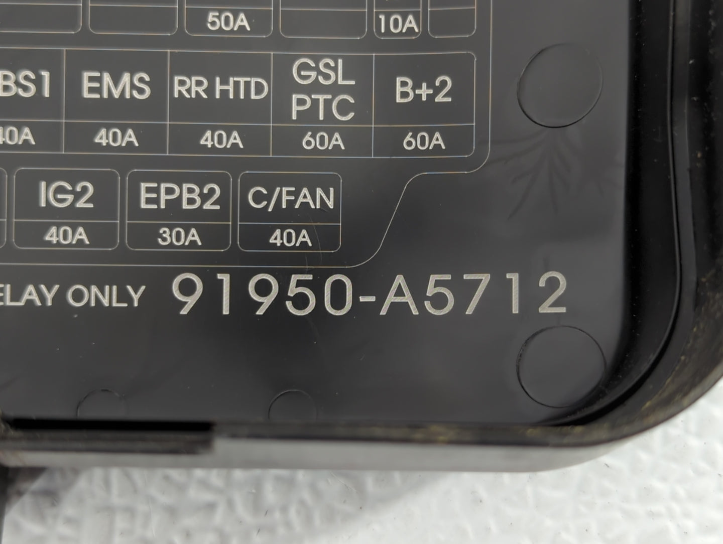 2014-2015 Hyundai Elantra Fusebox Fuse Box Panel Relay Module P/N:91950-A5712 Fits Fits 2014 2015 OEM Used Auto Parts - Oemu